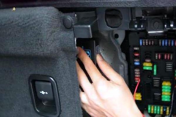 GPS TRACKER 定位器是怎样用的