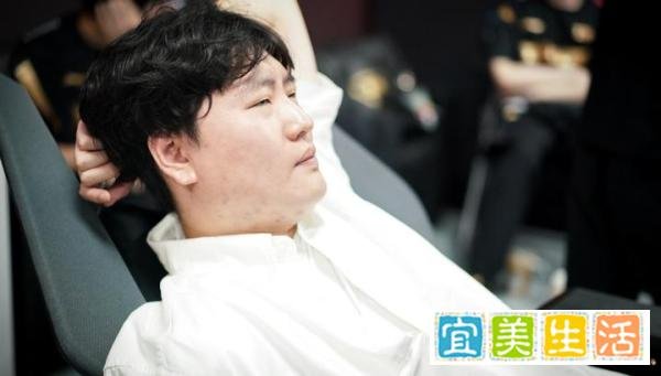 RNG更换主教练，粉丝大骂CEO，自从来战队之后，没干过一件好事