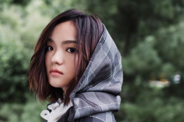 身骑白马谐音歌词