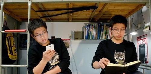 大学“男女混住”，女生家长质疑，校方用心良苦，网友却不以为然