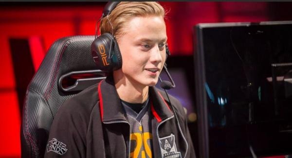 欧洲王牌选手欧成Rekkles转型辅助加盟T1