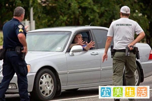 美国的裸胸、裸驾与裸奔