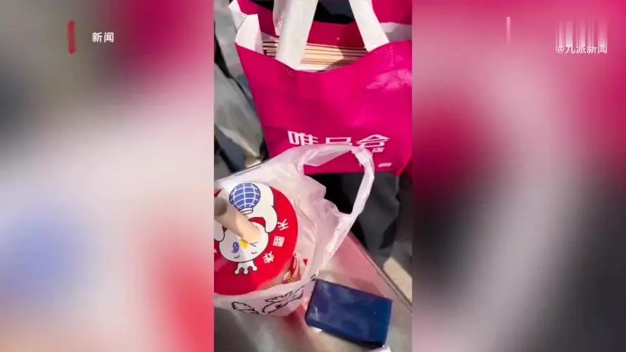 河北一男子带20多本房产证为儿子征婚,为何有钱人都会去征婚?