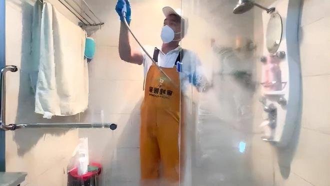 90后双胞胎成立男生家政公司!这个公司的员工都是男生吗?