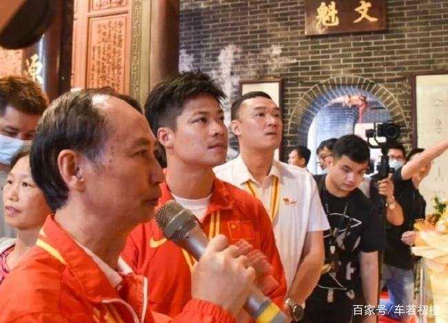 苏炳添花16万给老人发红包被吐槽,网友吐槽他的原因是什么?
