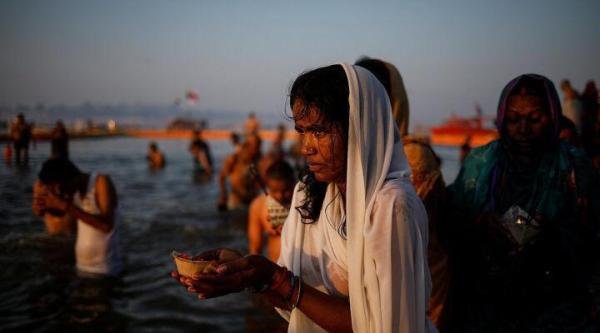 印度大壶节(Kumbh Mela):数百万信徒沐浴净身