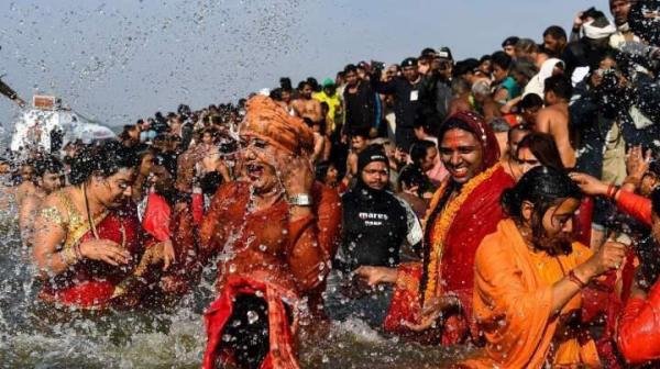 印度大壶节(Kumbh Mela):数百万信徒沐浴净身