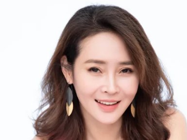 于明加曾经红过梅婷，正当红时官宣结婚，嫁人后隐退生子，如今她怎么样了？