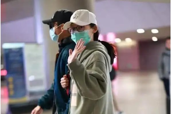 郑恺的妻子苗苗现身某商业活动,疑似已经怀有二胎,这件事是否属实?