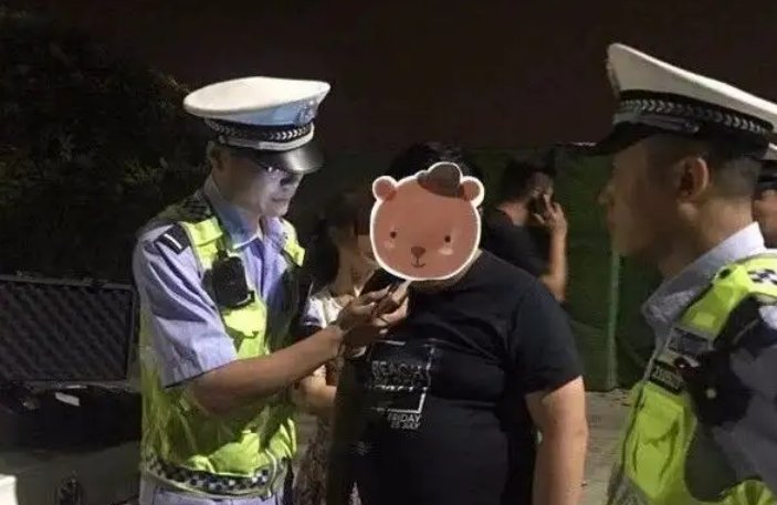 拘留所里亲兄弟!弟弟酒驾离开哥哥不放心酒驾追来,酒驾会被如何处理?