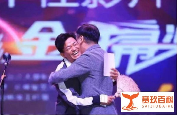 王宝强傻根人设翻车?胖了30斤的他因真实身份引爆全网,他竟然是这样的人