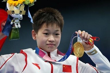 首次“跳海”,全红婵坦言“有点恐怖但还是得跳”,你如何评价她的表现?