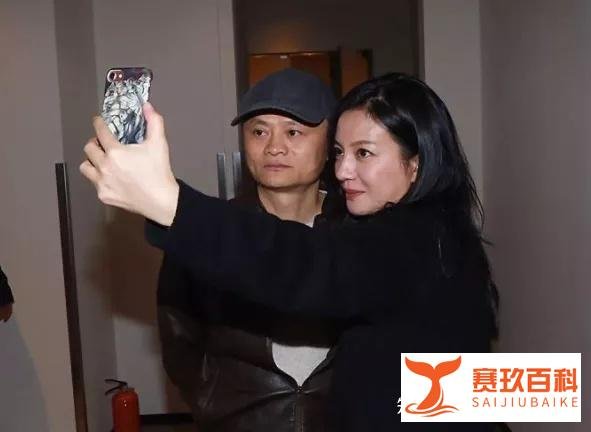 赵薇突然遭全网封杀,什么原因导致“薇”机四伏?