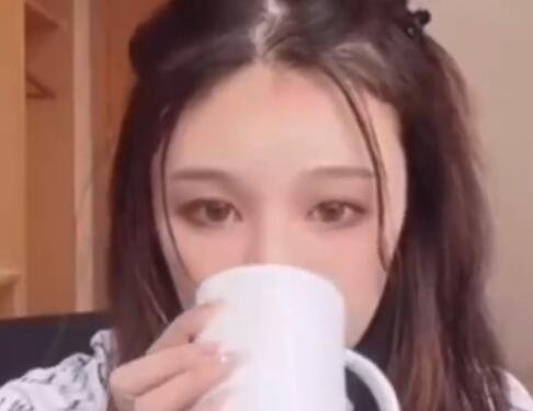 网红“罗小猫猫子”两次被挟持,死后骨灰掉包被配阴婚:善良的底线在哪里?