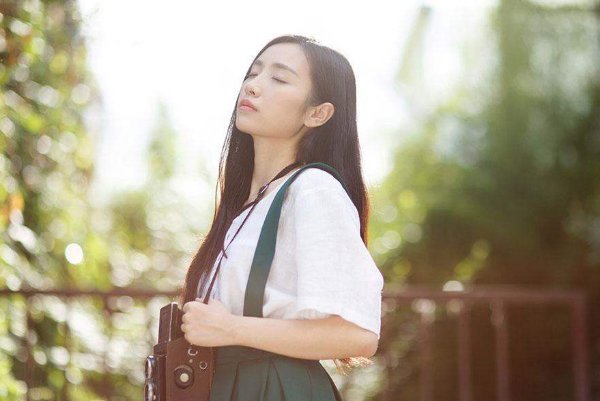 暗恋对象动不动就撩拨我，他是不是也喜欢我？