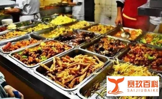 一学生吃饭没有饭卡,食堂阿姨好心帮助,学生为奖金反手举报阿姨