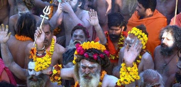 印度大壶节(Kumbh Mela):数百万信徒沐浴净身