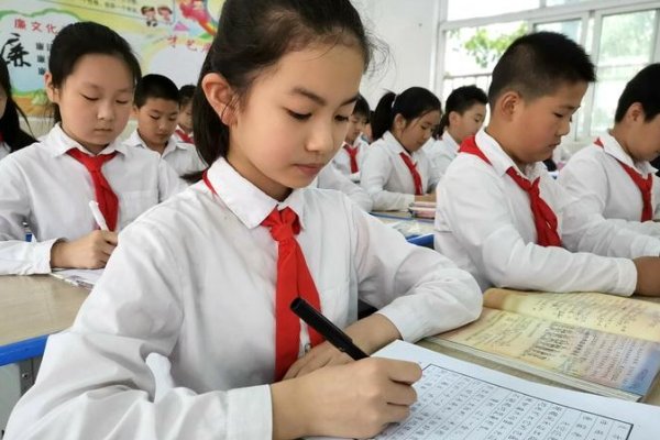 以卵击石什么意思