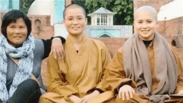 广东3姐妹：个个长相靓丽，却都选择削发为尼，这是为何？