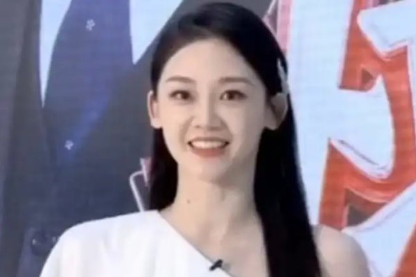 郑恺的妻子苗苗现身某商业活动,疑似已经怀有二胎,这件事是否属实?