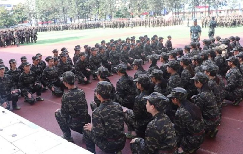 你如何看待贵州一高校军训出动直升机这件事?