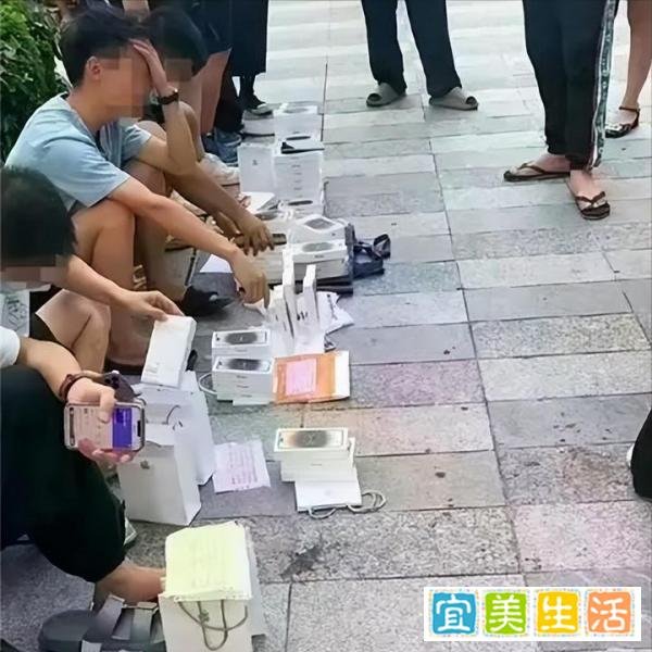 黄牛诉苦：iPhone14亏掉几十万，只能蹲地啃馒头，没人相信会赔！