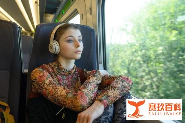 乡村少女“堕落记”!反抗男性的欲望凝视,大女主电影就该这样拍