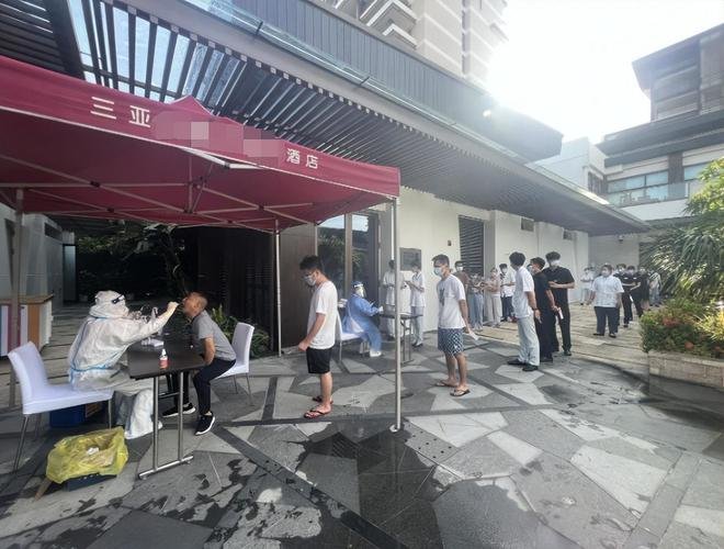 男子因疫情滞留三亚没钱续房被断电,滞留游客的生活该如何保障?