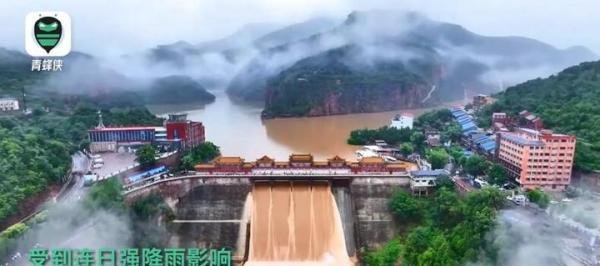 河北京娘湖开闸泄洪场面震撼 这是咋情况？