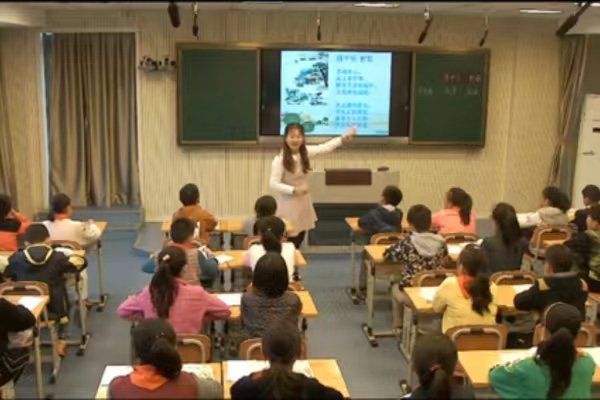 咄咄逼人,的意思