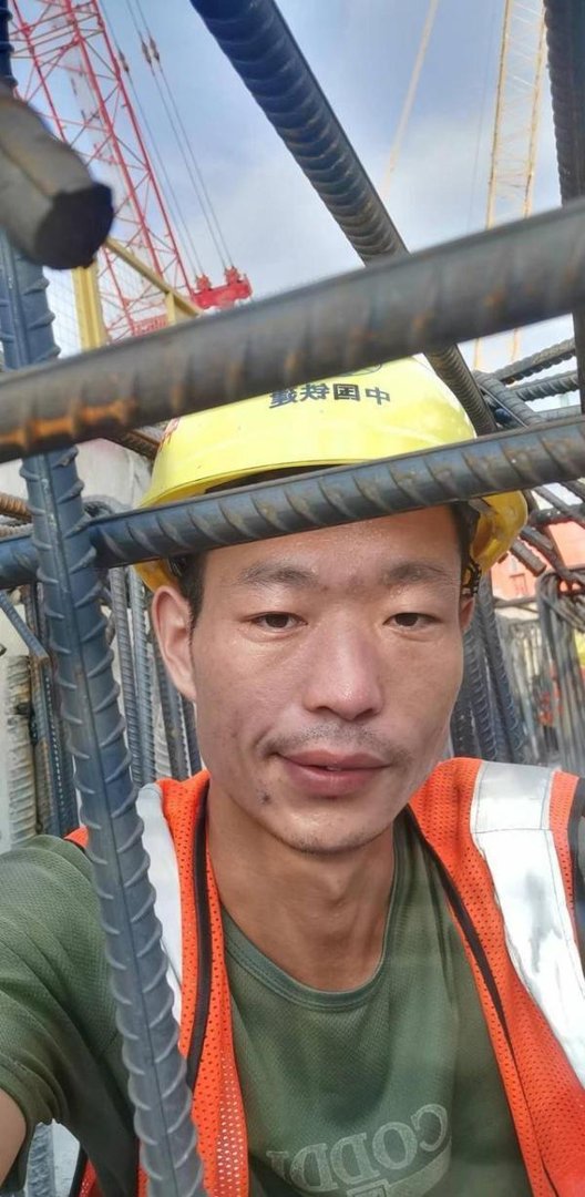 90后农民工小健被网友误认为是60后,不要嘲笑一个努力的人播