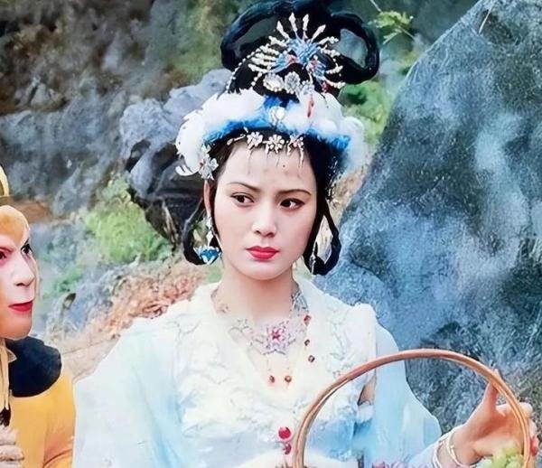 最美玉面狐狸：何晴的同学，被六小龄童拉去救场，仅10分钟就成顶级美人