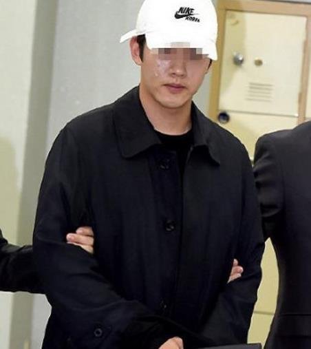 具荷拉前男友崔钟范获刑1年,他被判了哪些罪名?