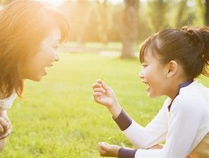女儿剖腹产妈妈含泪帮抹药，你能理解当时妈妈的感受吗？