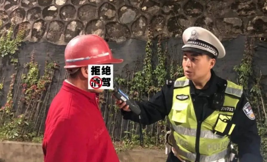 拘留所里亲兄弟!弟弟酒驾离开哥哥不放心酒驾追来,酒驾会被如何处理?