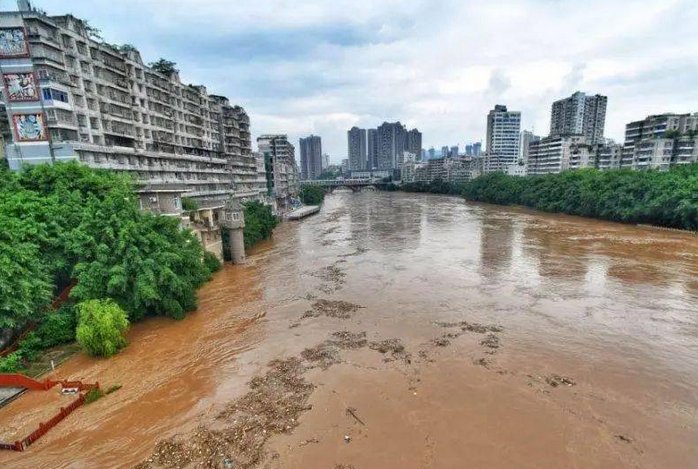 南阳遭遇暴雨商铺被淹、雨水倒灌,暴雨天气该注意哪些问题?