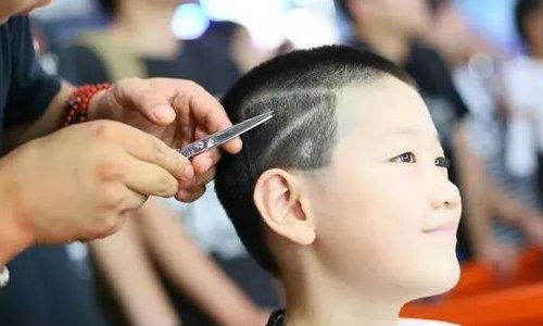 学了20天美发 师兄们都挺后悔学这行，感觉一天累死累活也挣不到钱，有点迷茫不知道该不该走下去