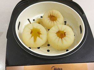 做冰糖炖雪梨是不是一定要加水?