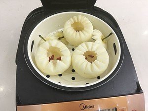 做冰糖炖雪梨是不是一定要加水?