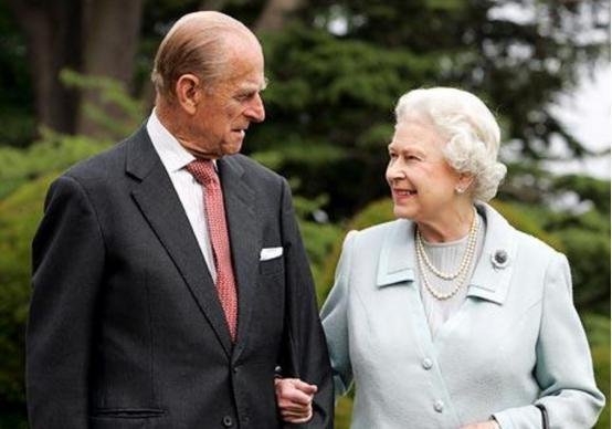 英国首相和女王谁权利大?