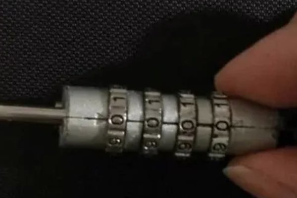 四位数滚轮密码锁怎么开?