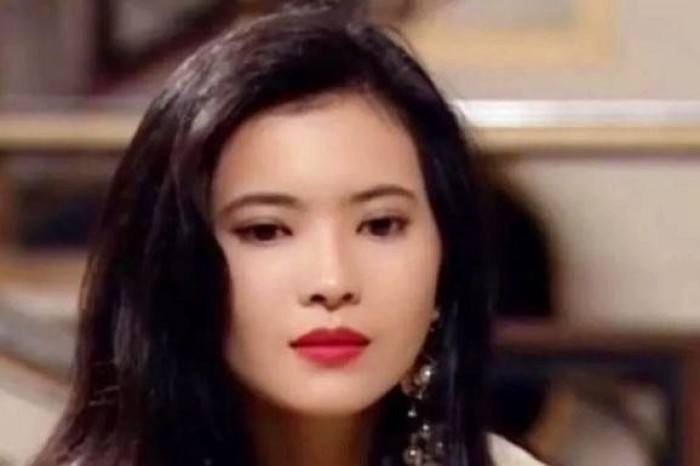 蓝洁瑛落魄的时候为什么没有人愿意去帮助她呢？