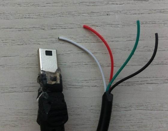 usb接口中哪两根是电源线？