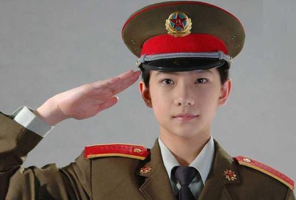 敬军礼的标准姿势是什么?