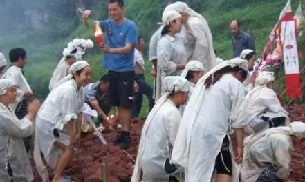 家里亲人去世正赶上我来例假,有什么禁忌吗?