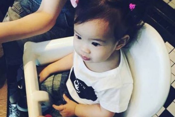 张震和他的老婆庄雯如,有一个大女儿,现在应该多大了?
