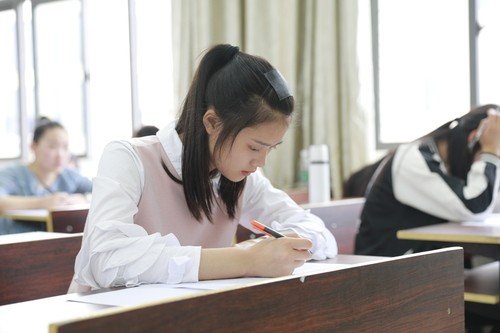 补考五十多分老师会让你过吗