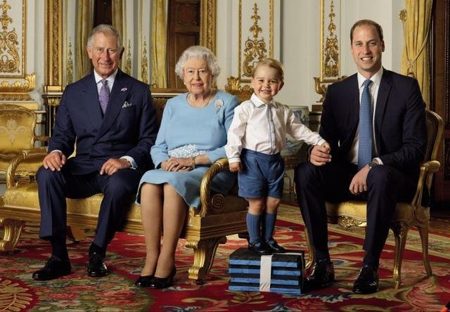 英国首相和女王谁权利大?