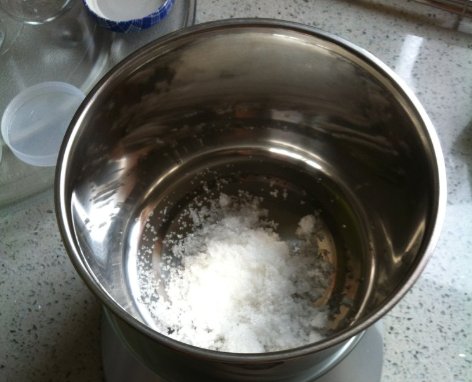 酸奶机里要加水吗