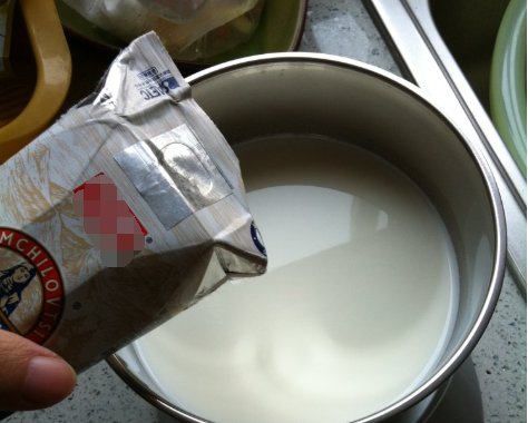 酸奶机里要加水吗
